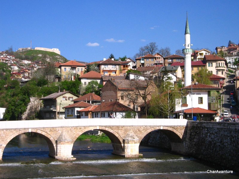 01.Sarajevo reka Miljacka Inat kuca in bijela tabija-001