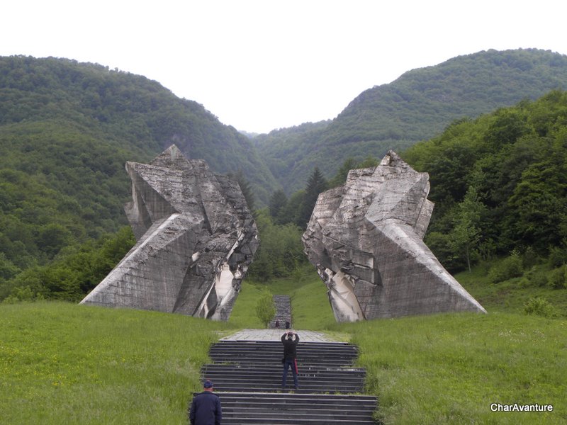 14.spomenik padlim v bitki na Sutjeski-001