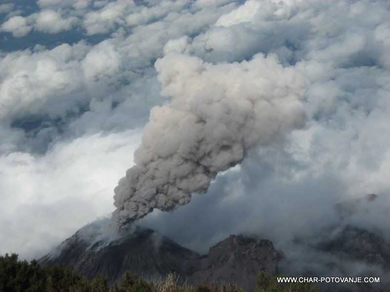 15._Pogled_na_aktiven_vulkan_Santiaguito