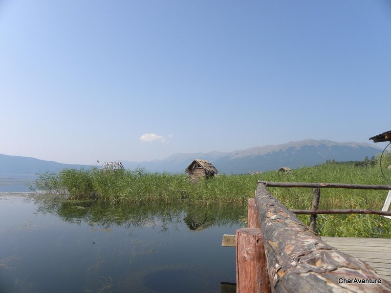 16.Prespansko jezero z vrhom Magaro v ozadju