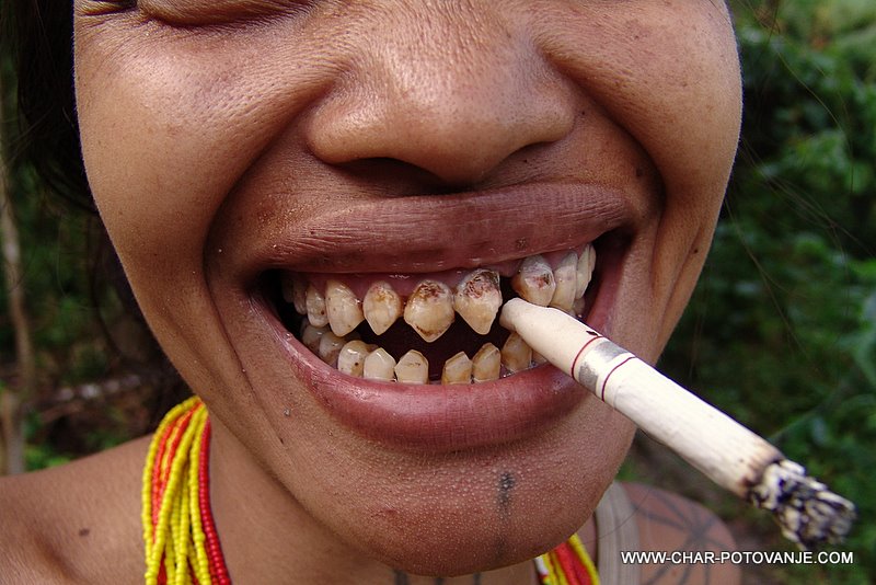 17. mentawajci ljubijo cegaretes klincki in brusijo zobe